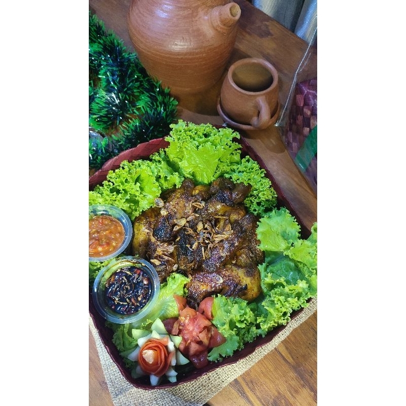 

Nasi Besek Nasi Kotak Ayam Bakar Christmas Edition Hampers Natal