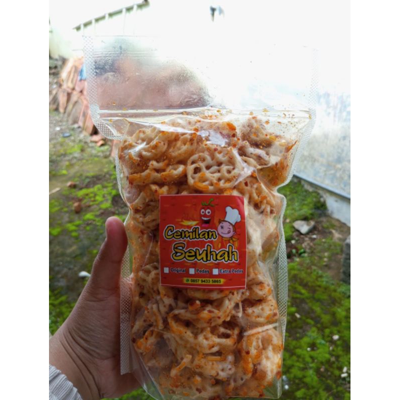 

Kerupuk seblak Rafaell pedassss terumurahhh