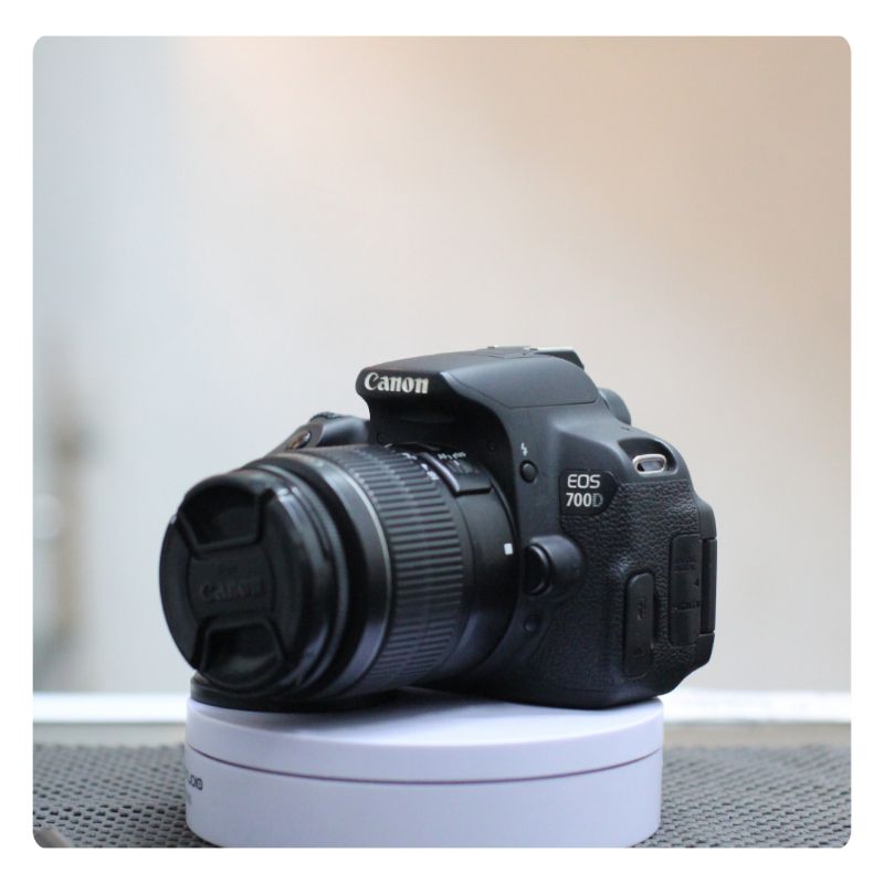 KAMERA DSLR CANON EOS 700D