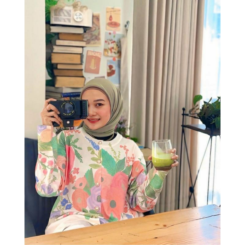 Olla Cardigan Knit Flowers