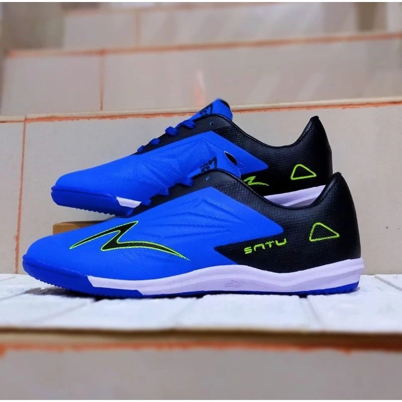 PERLENGKAPAN OLAH RAGA SPECS SATU  Sepatu Futsal Specs Accelerator satu Grade ORI Harga Termurah