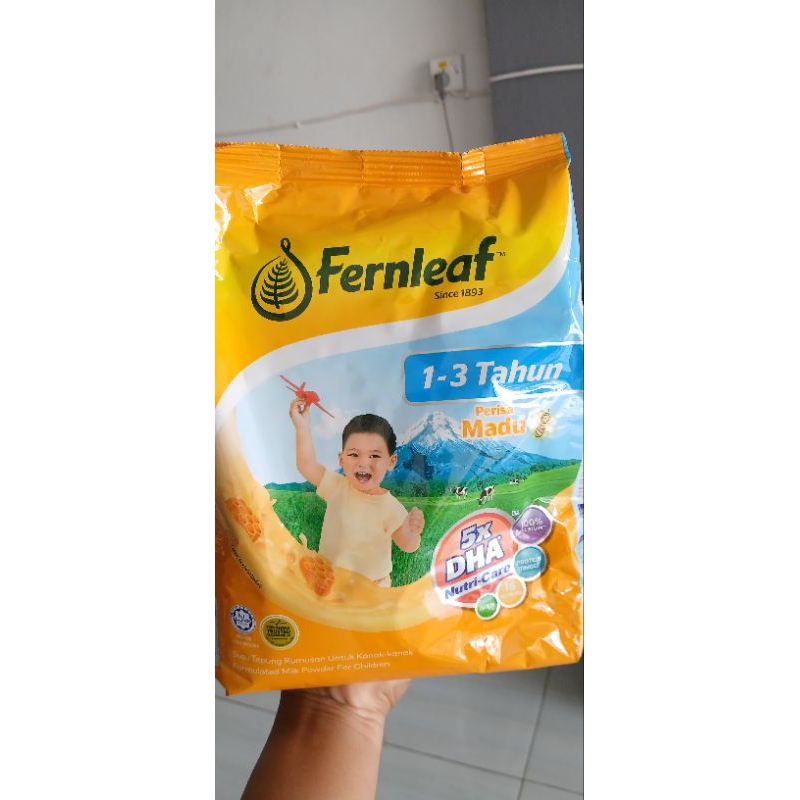 

Susu Fernleaf 1-3 Tahun. Ada 2 rasa yaitu Madu dan Coklat.