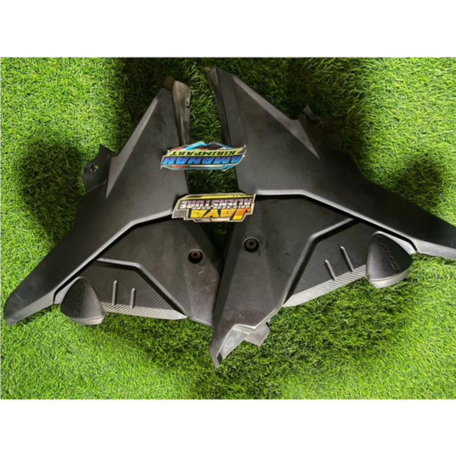 Sambungan body bawah box aki kanan kiri honda cb verza 150 lampu bulat original copotan