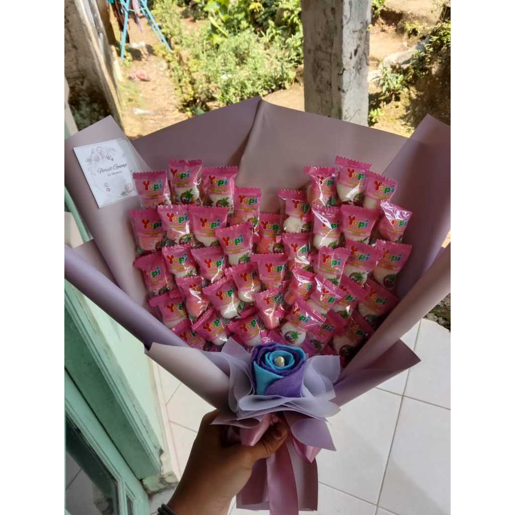 Bucket permen yupi/kiss love (wajib co dus)
