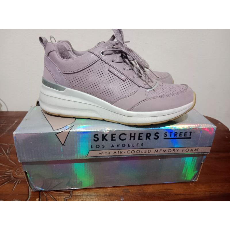 Skechers AIR-COOLED memory foam