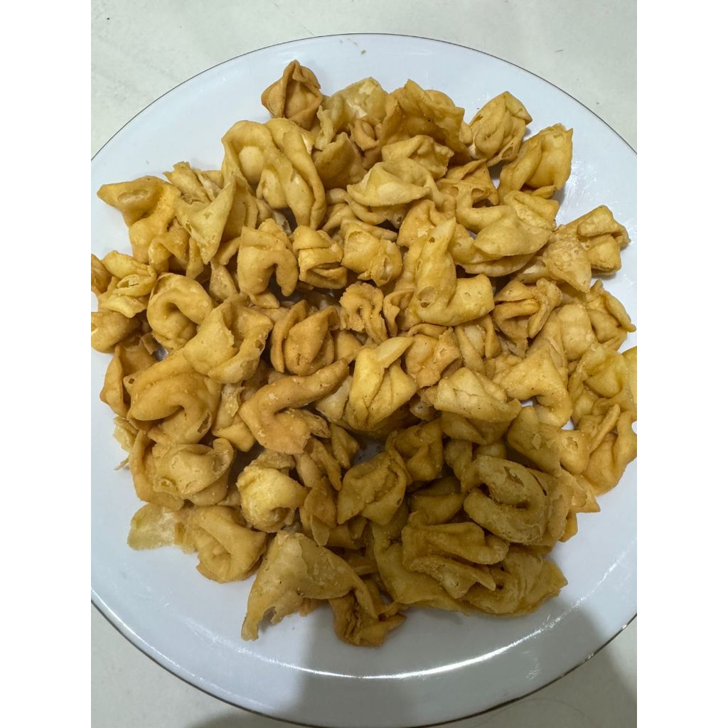 

Keripik Pangsit Lipat 200GR/Kripik Pangsit Bawang/SNACK Kiloan/Snack Murah/Cemilan Santai