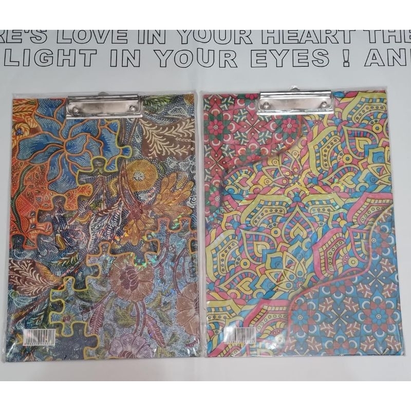 

Clipboard Holo 2Sisi Batik Folio