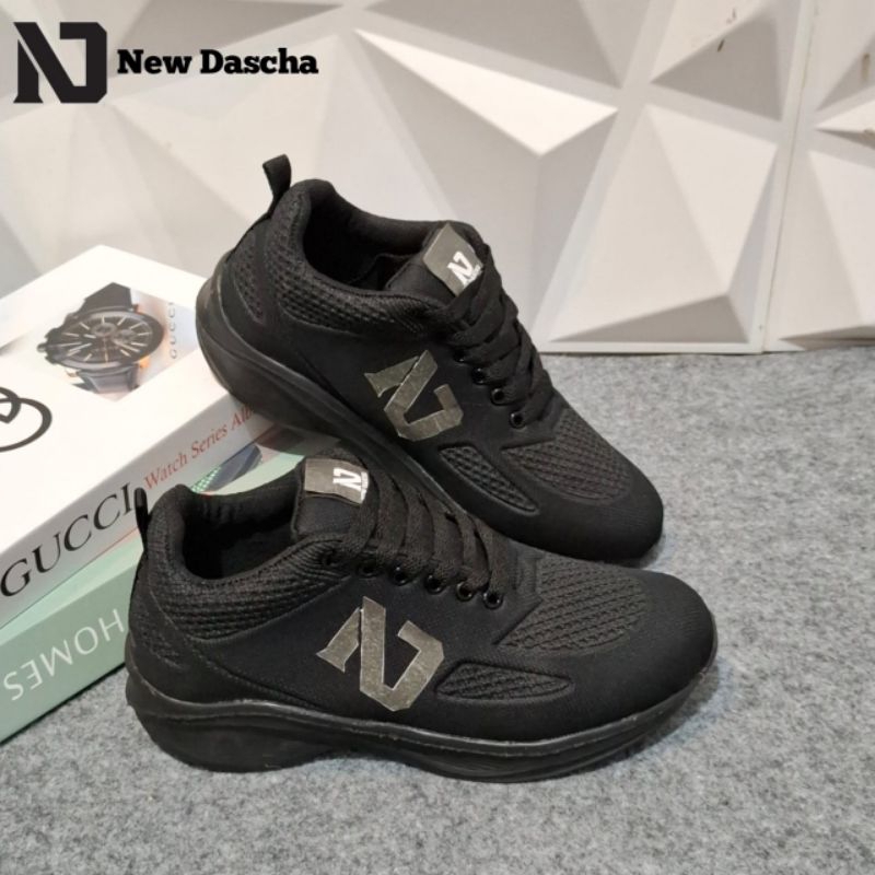 Dascha Sepatu Sneakers Pria sepatu olah hitam polos sepatu casual