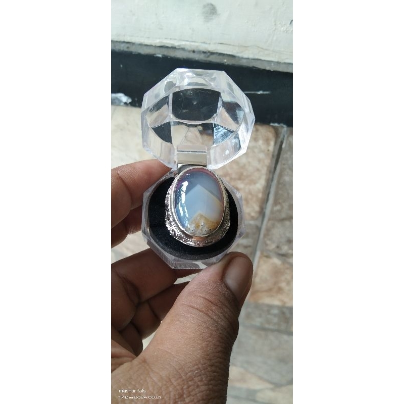 AIRIS AGATE Batu junjung derajat simetris fenomena pelangi