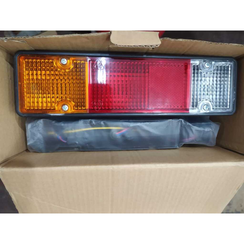 (Pku) LAMPU BELAKANG STOP LAMP MITSUBISHI COLT L300 2013 SOCKET SEGI 1PC