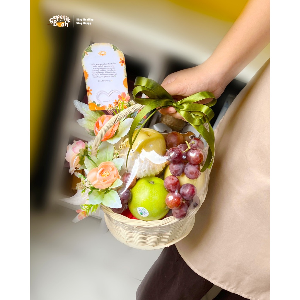 

Sepetikbuah - Mini Green Apples Hampers with Artificial Flowers