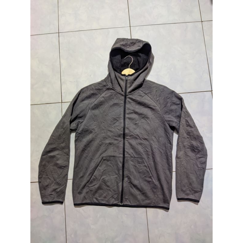 SOFTSHELL UNIQLO CREWNECK