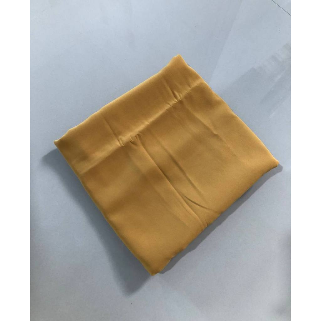 Preloved Hijab Syar'i Wolfis Segi Empat - Kuning Kunyit 130x130cm