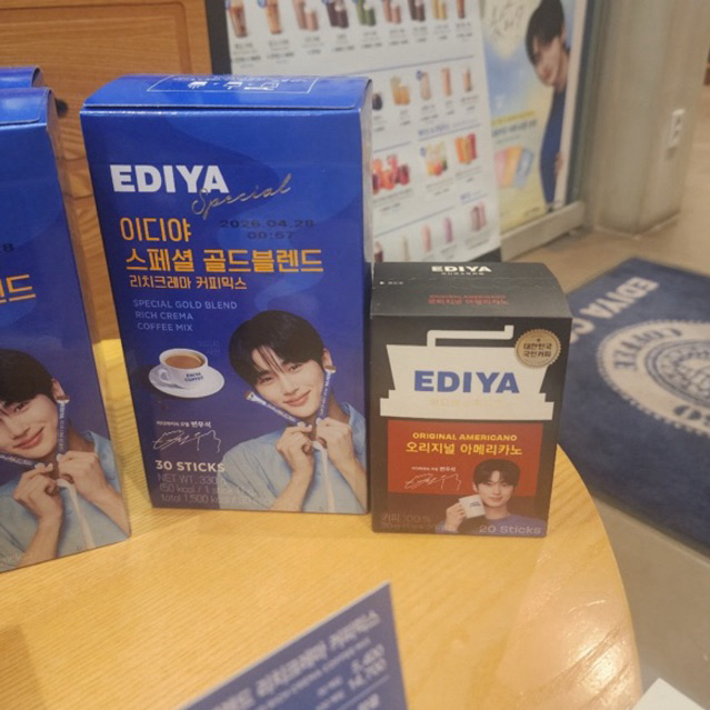 

Ediya Coffee X Byeon Woo Seok Original Americano 20 stick + Photocard +Cup Holder