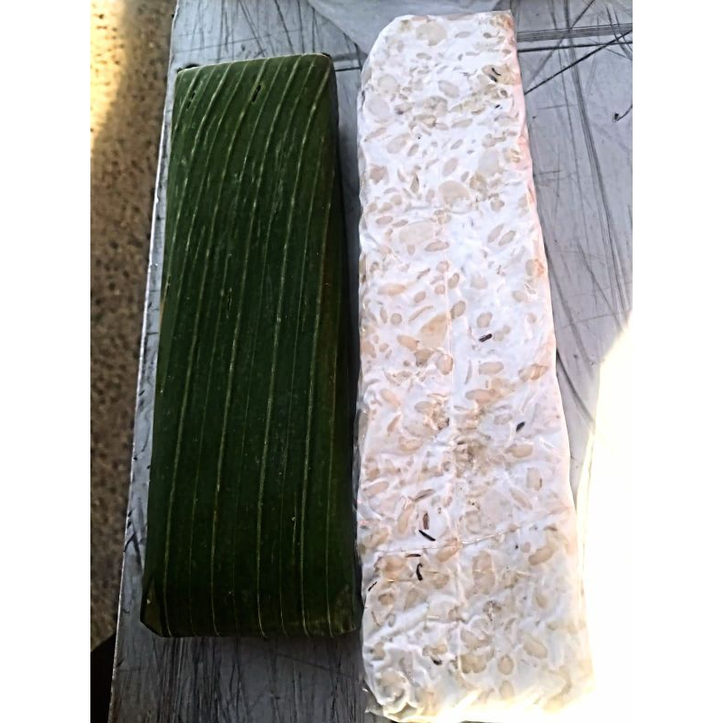 

tempe bungkus daun/ tempe bungkus plastik