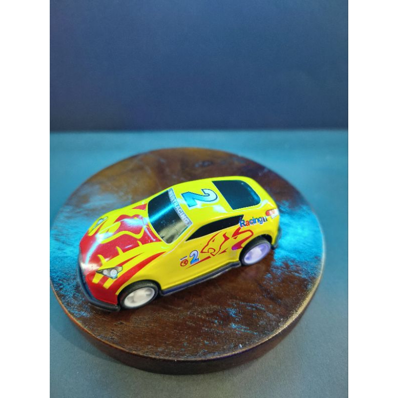 Mobil Sport mainan kuning