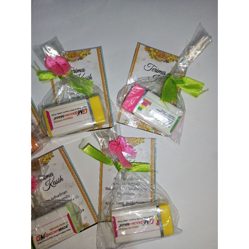 

souvenir pernikahan penghapus anak sekolah