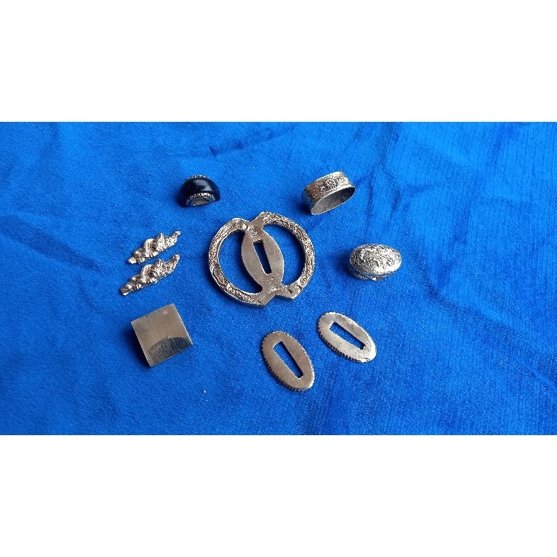 SATU SET TSUBA KATANA MUSASHI KUNINGAN