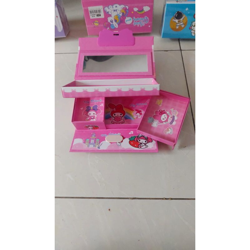 

Tempat pensil anak / Tempat pensil hologram / Tempat pensil tingkat / Tempat pensil 3D