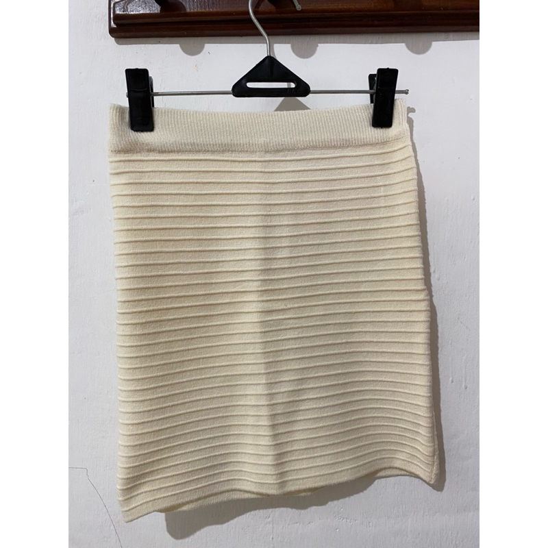 Rok knit putih tulang