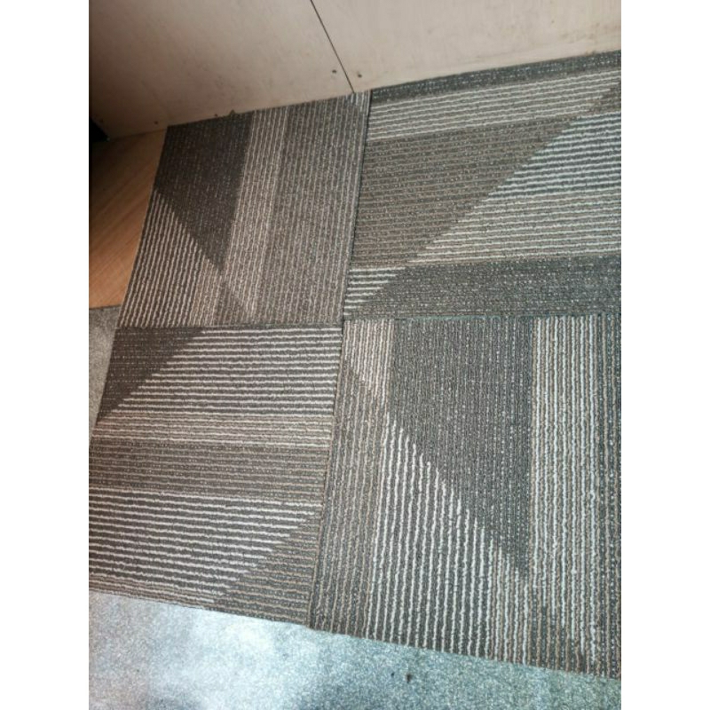 KARPET TILE MOTIF  50X50