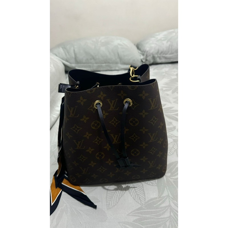 Louis Vuitton NeoNoe MM Monogram Bucket bag Black