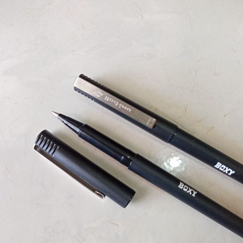 

Pulpen Uni Ball Boxy UB-105