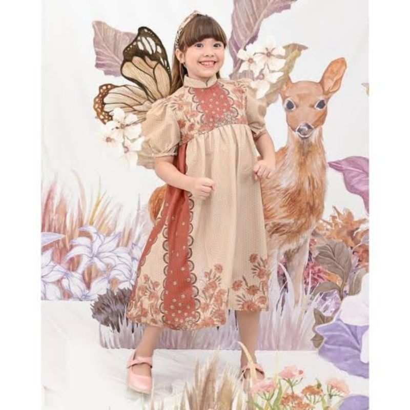 little misha wearing klamby