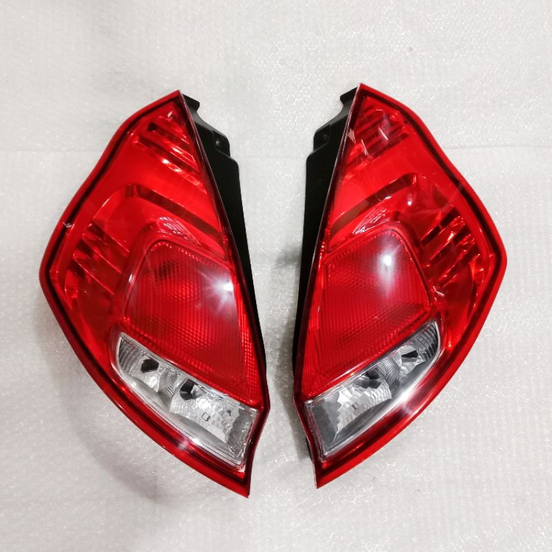 Stoplamp Ford Fiesta 2012 Keatas