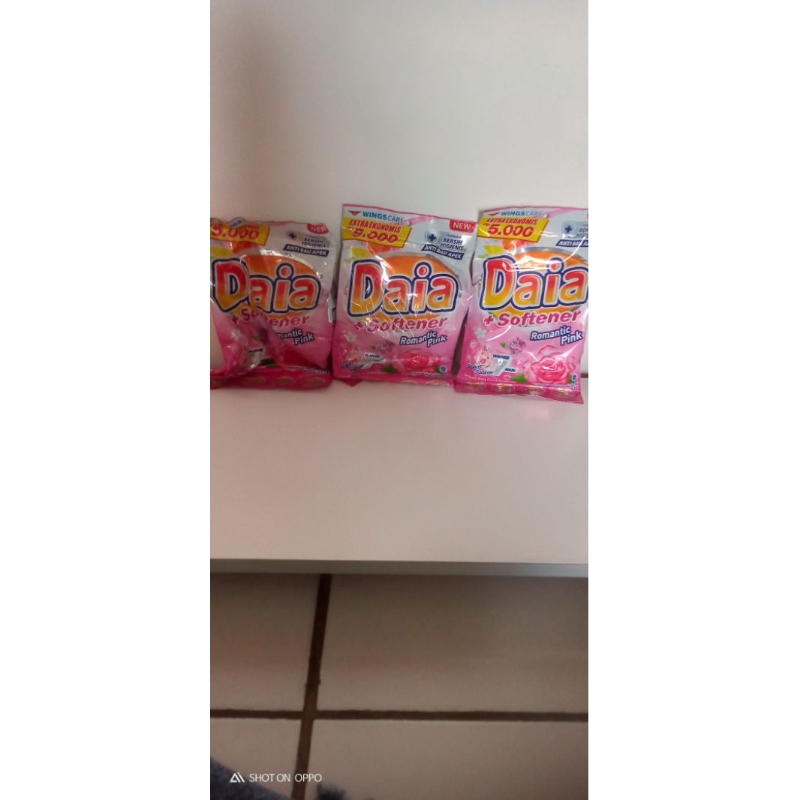 deterjen bubuk daia