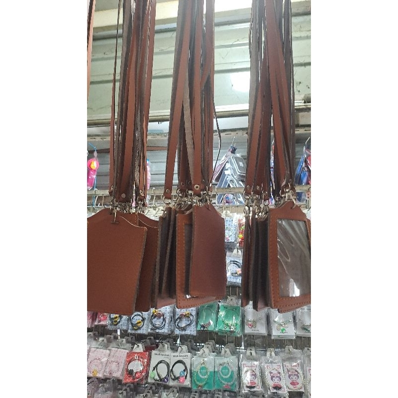 

1 pcs tempat kartu bahan kulit warna coklat aidicard
