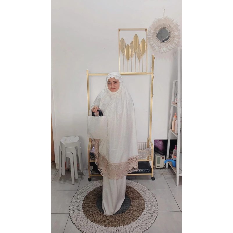 mukena cantik putih