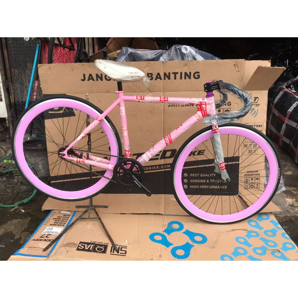 sepeda fixie 700c merk united soloist 02 frame besi wheel set brain rem torpedo