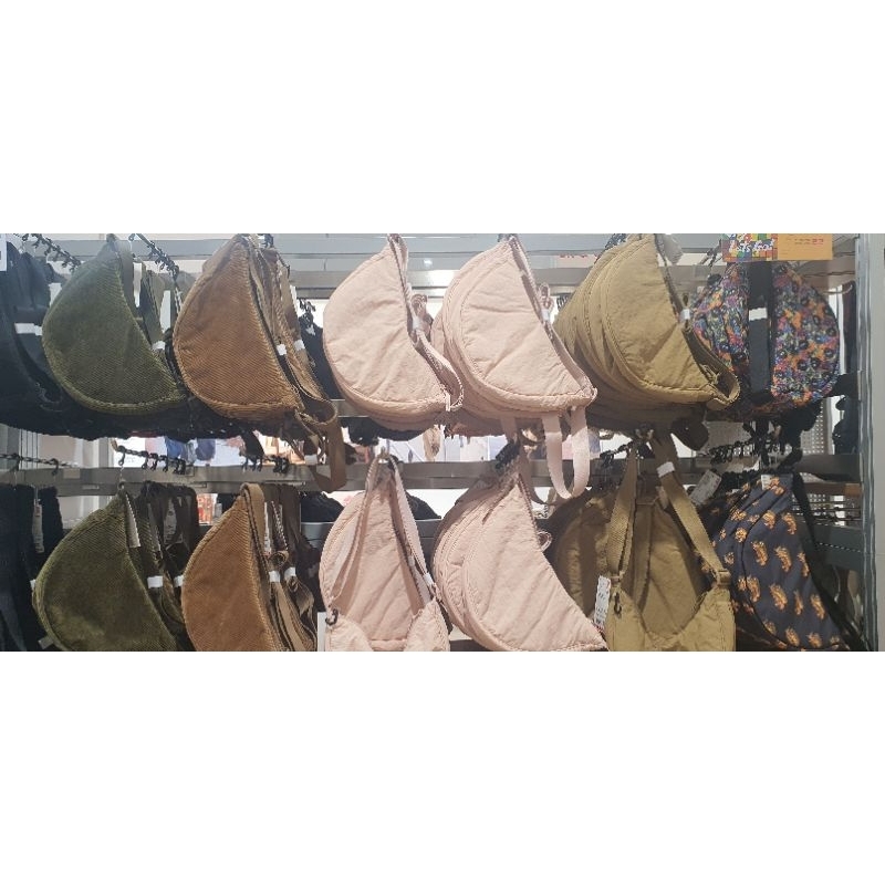 Uniqlo Round Mini Shoulder Bag tas pundak selempang