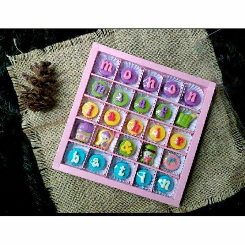 

(PREMIUM) GIFT BOX / HAMPERS LEBARAN COKLAT KARAKTER