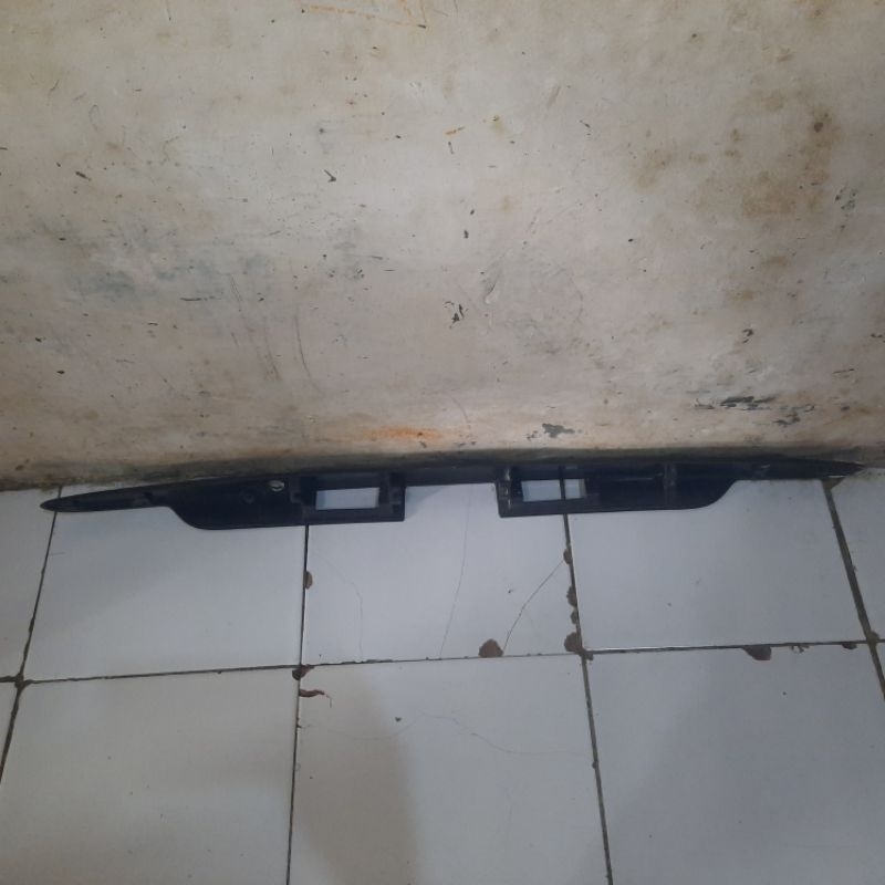 LIST BAGASI DUDUKAN LAMPU PLAT NOMOR BELAKANG TOYOTA KIJANG INNOVA