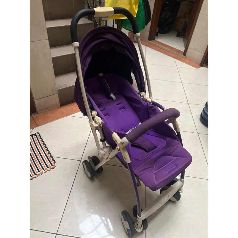 PRELOVED stroller oyster light and move ungu