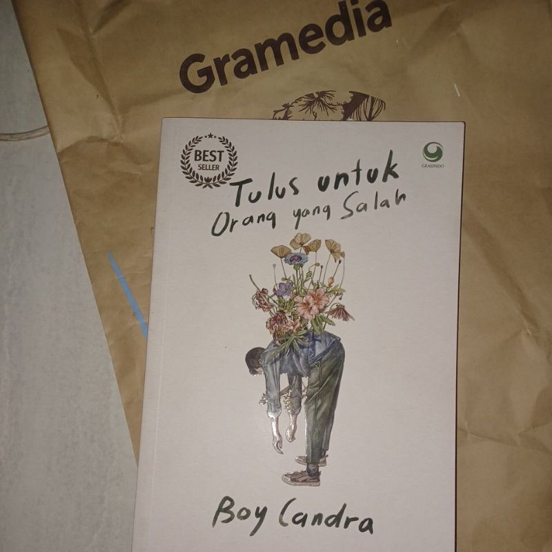 

Novel Tulus Untuk Orang yang Salah - Boy Candra