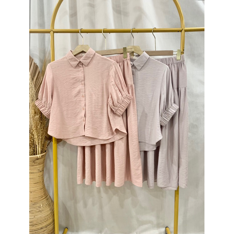 Stelan Blus Kerah + Rok Polos Wanita