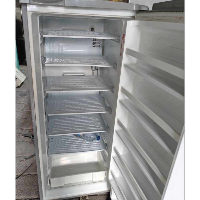 kulkas frezer es batu 6 rak