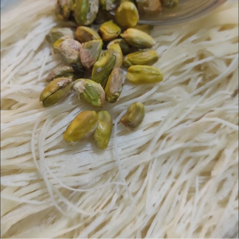 

Kunafa Pastry/Kataifi/Kanafeh/Knafeh isi coklat dubai 100gram