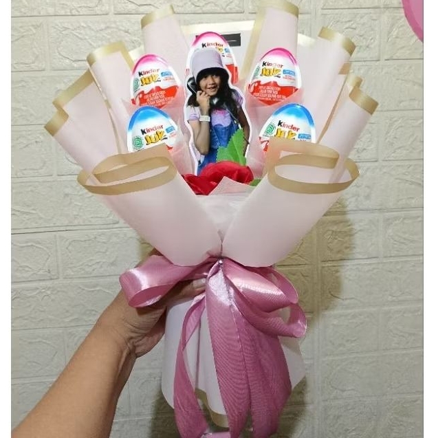 

Buket coklat Kinder Joy Bouquet chocolate hadiah ulang tahun wisuda anniversary graduation valentine