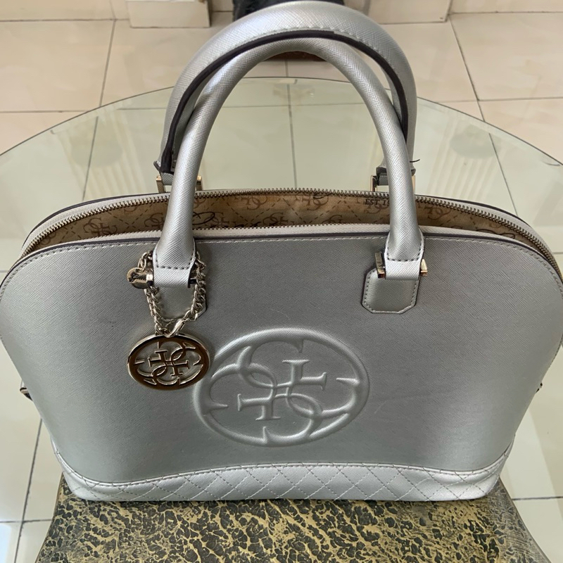 Preloved Tas Guess warna Silver ukuran besar