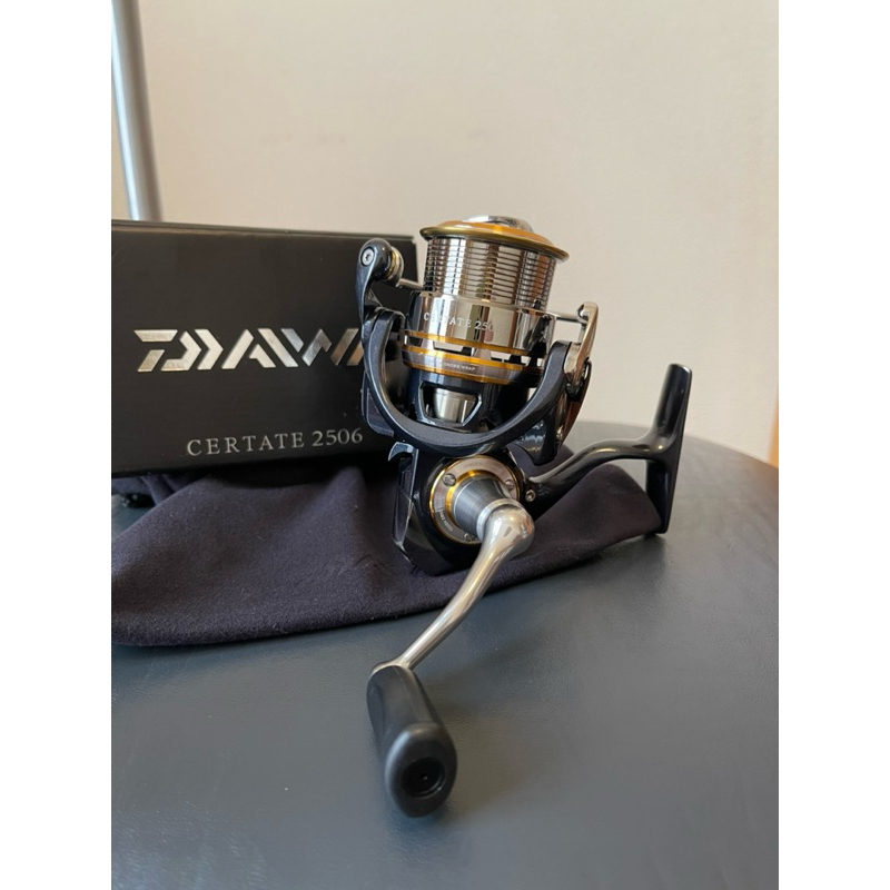 reel daiwa certate 2506 japan like new