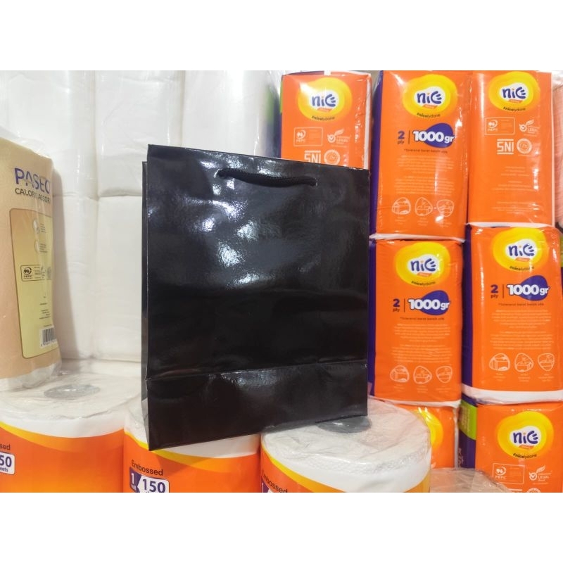 

paper bag mini hitam glossy new isi 12 pcs bahan tebal (17*9*20)