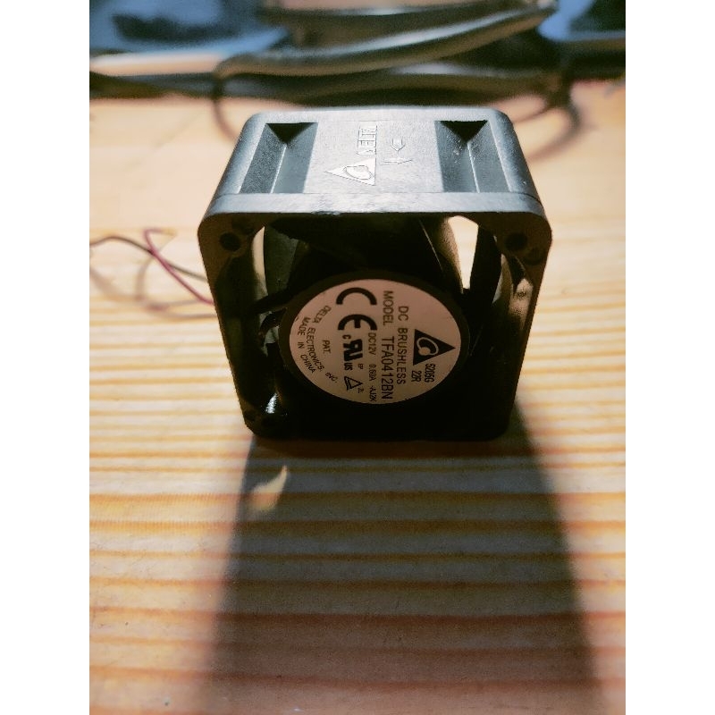 higghspedd fan mini DC 4cm 12volt delta 0.60a 2pin