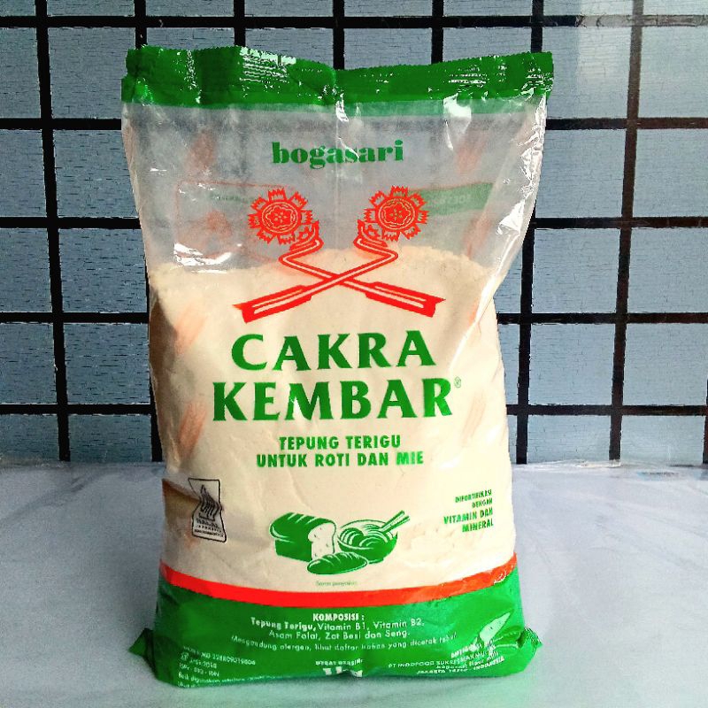 

Tepung Terigu Cakra Kembar Kemasan 1kg ( Pak ) [ Original ]