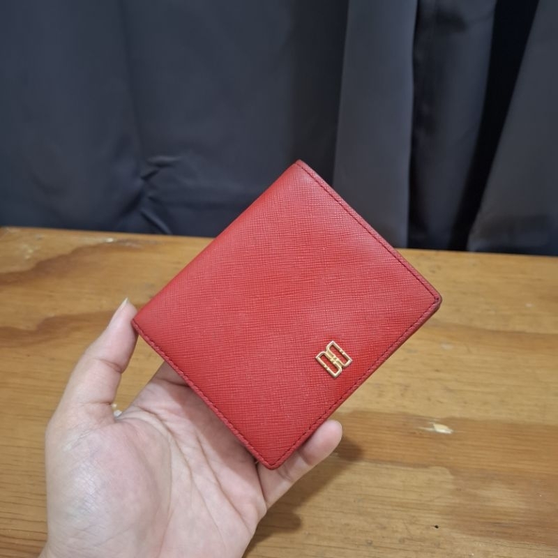 Daks Dompet Lipat Kulit Safiano in Red Chili