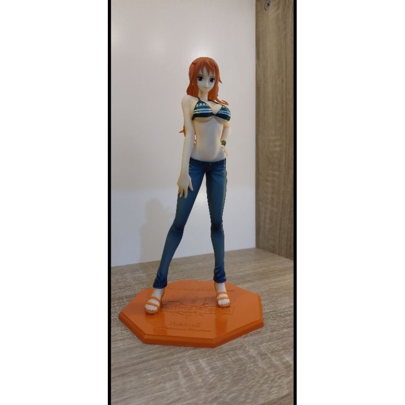 pop potrait of pirates nami figure