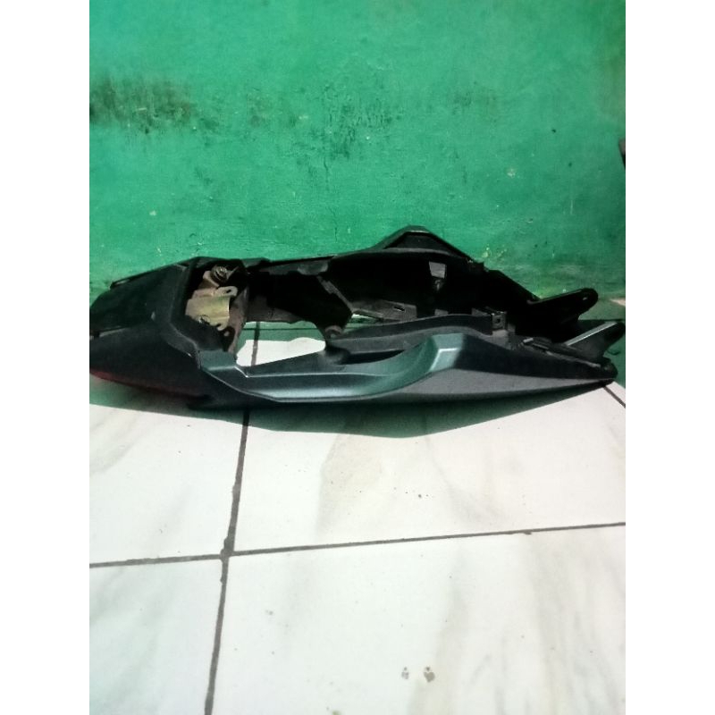 Body belakang megapro mono + lampu rem